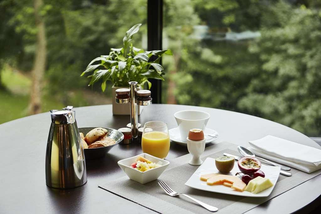 Hotel & Spa Le Pavillon Charbonnières-les-Bains Удобства снимка