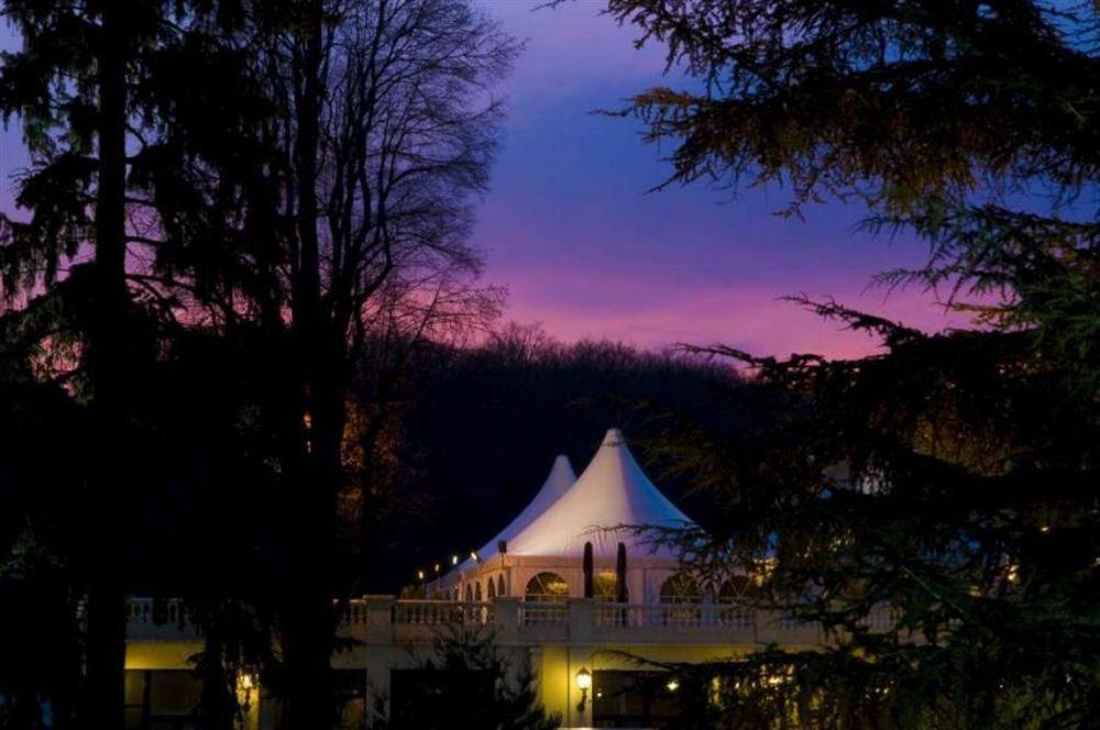 Hotel & Spa Le Pavillon Charbonnières-les-Bains Екстериор снимка