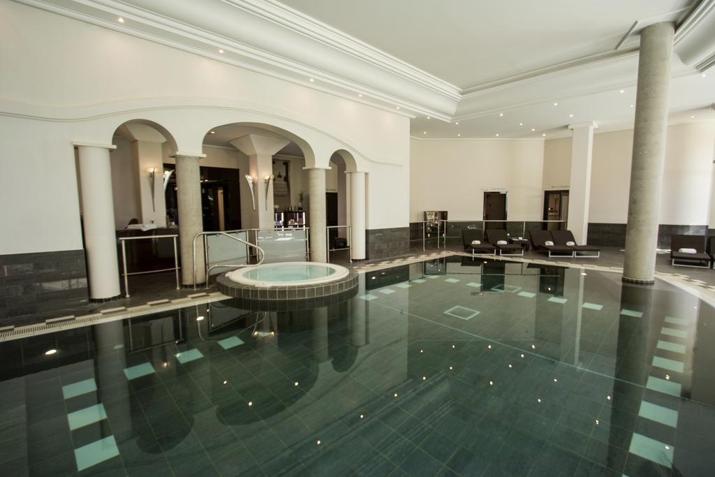Hotel & Spa Le Pavillon Charbonnières-les-Bains Екстериор снимка