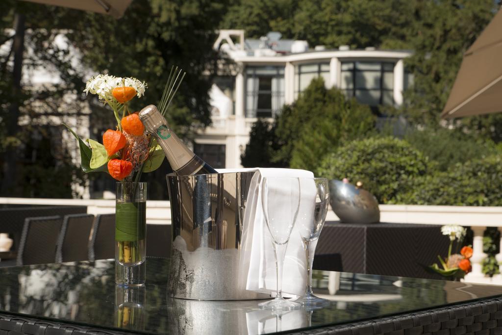 Hotel & Spa Le Pavillon Charbonnières-les-Bains Екстериор снимка