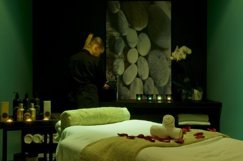 Hotel & Spa Le Pavillon Charbonnières-les-Bains Екстериор снимка
