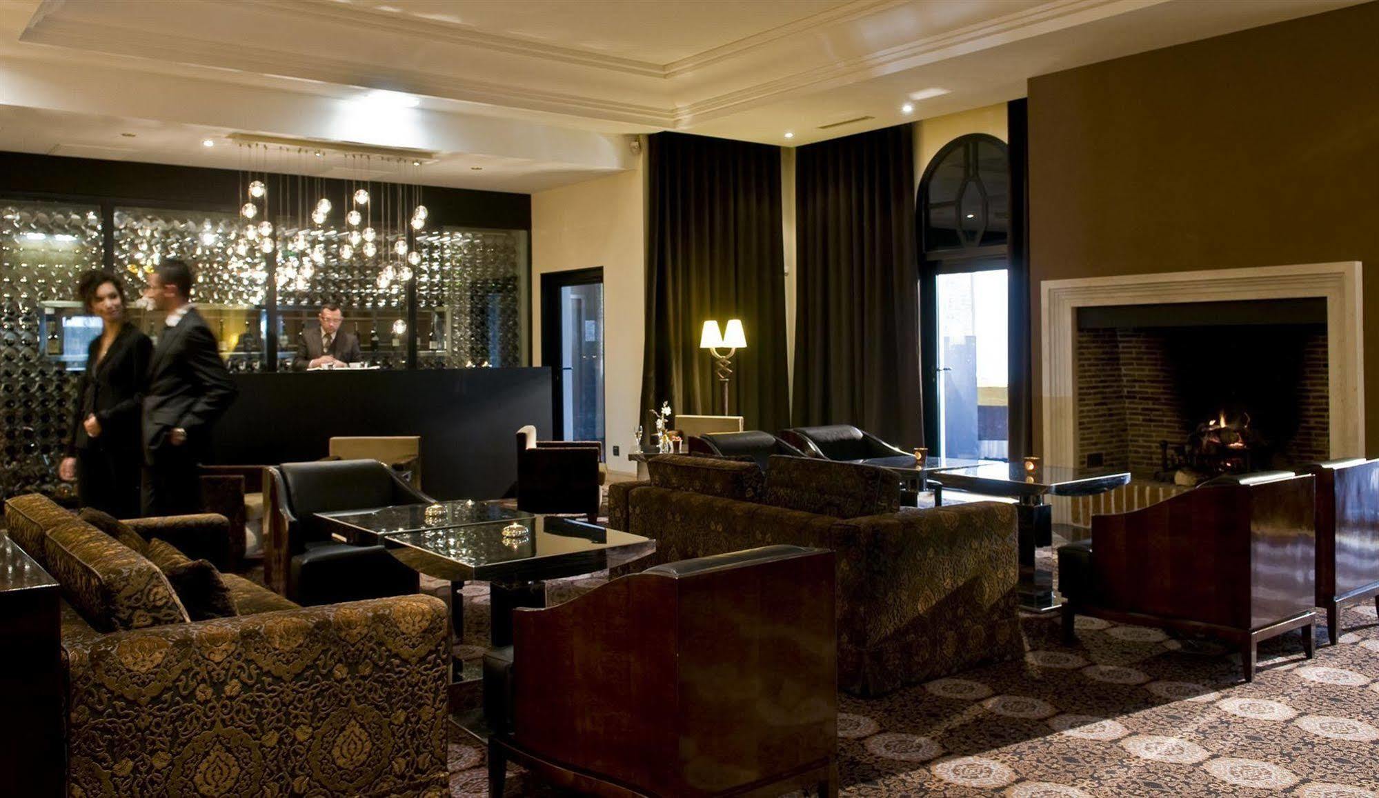 Hotel & Spa Le Pavillon Charbonnières-les-Bains Екстериор снимка