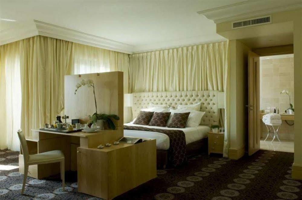 Hotel & Spa Le Pavillon Charbonnières-les-Bains Екстериор снимка