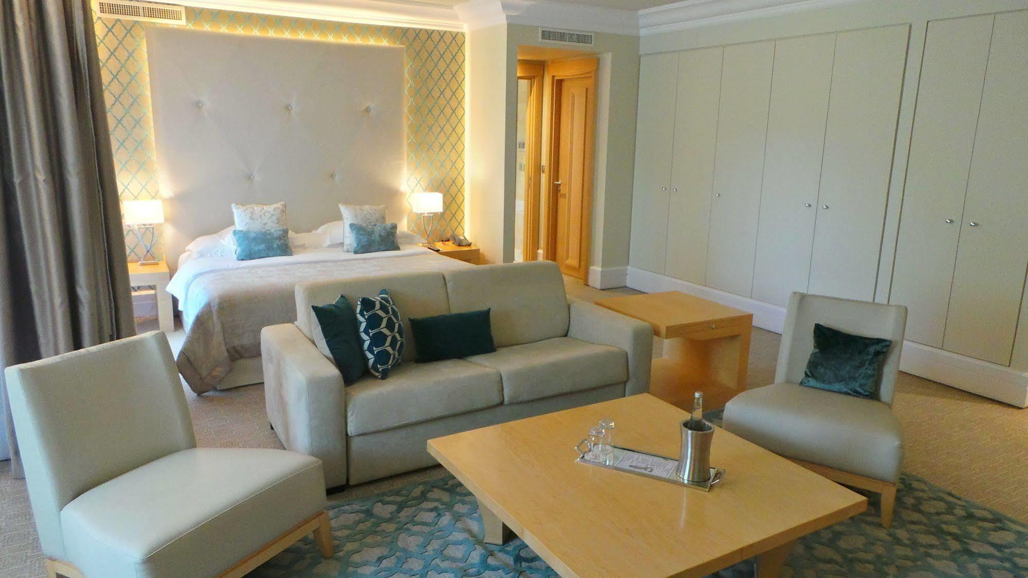 Hotel & Spa Le Pavillon Charbonnières-les-Bains Екстериор снимка