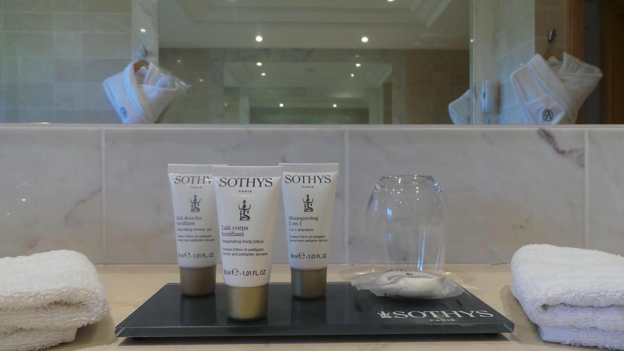Hotel & Spa Le Pavillon Charbonnières-les-Bains Екстериор снимка