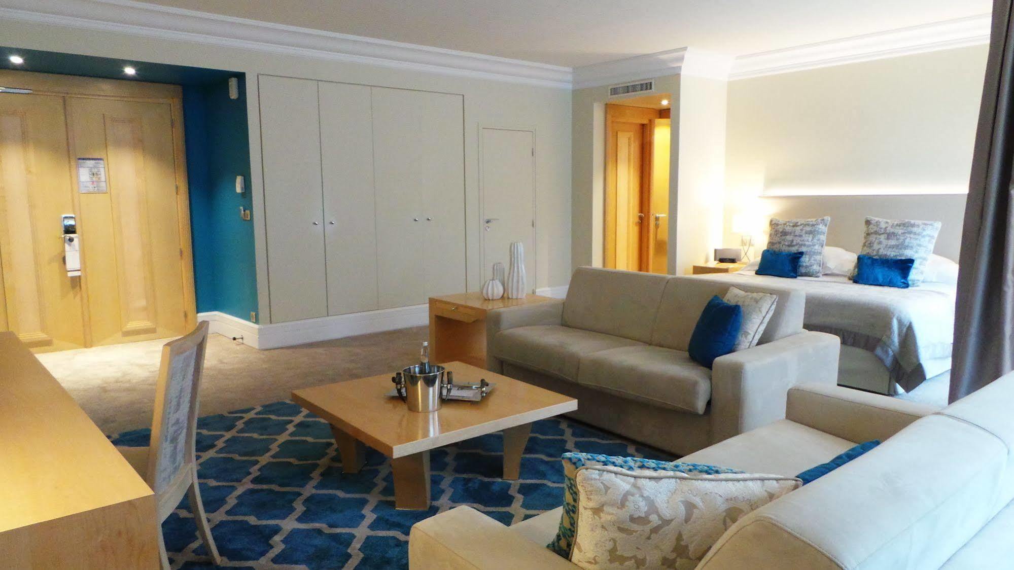 Hotel & Spa Le Pavillon Charbonnières-les-Bains Екстериор снимка