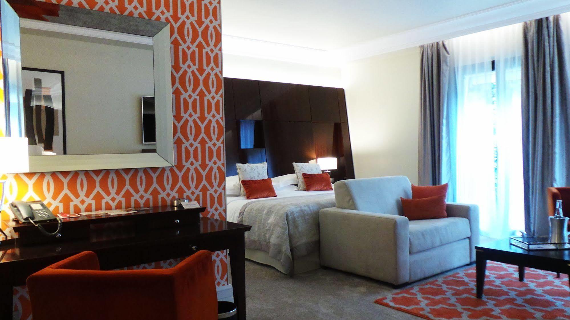 Hotel & Spa Le Pavillon Charbonnières-les-Bains Екстериор снимка