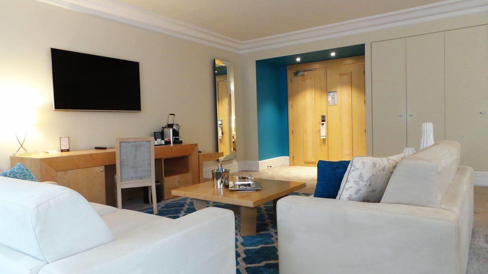 Hotel & Spa Le Pavillon Charbonnières-les-Bains Екстериор снимка